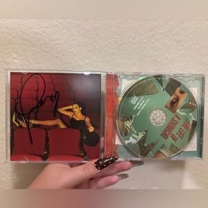 Taylor Swift The Life of a Showgirl CD + Hand Signed Photo 4